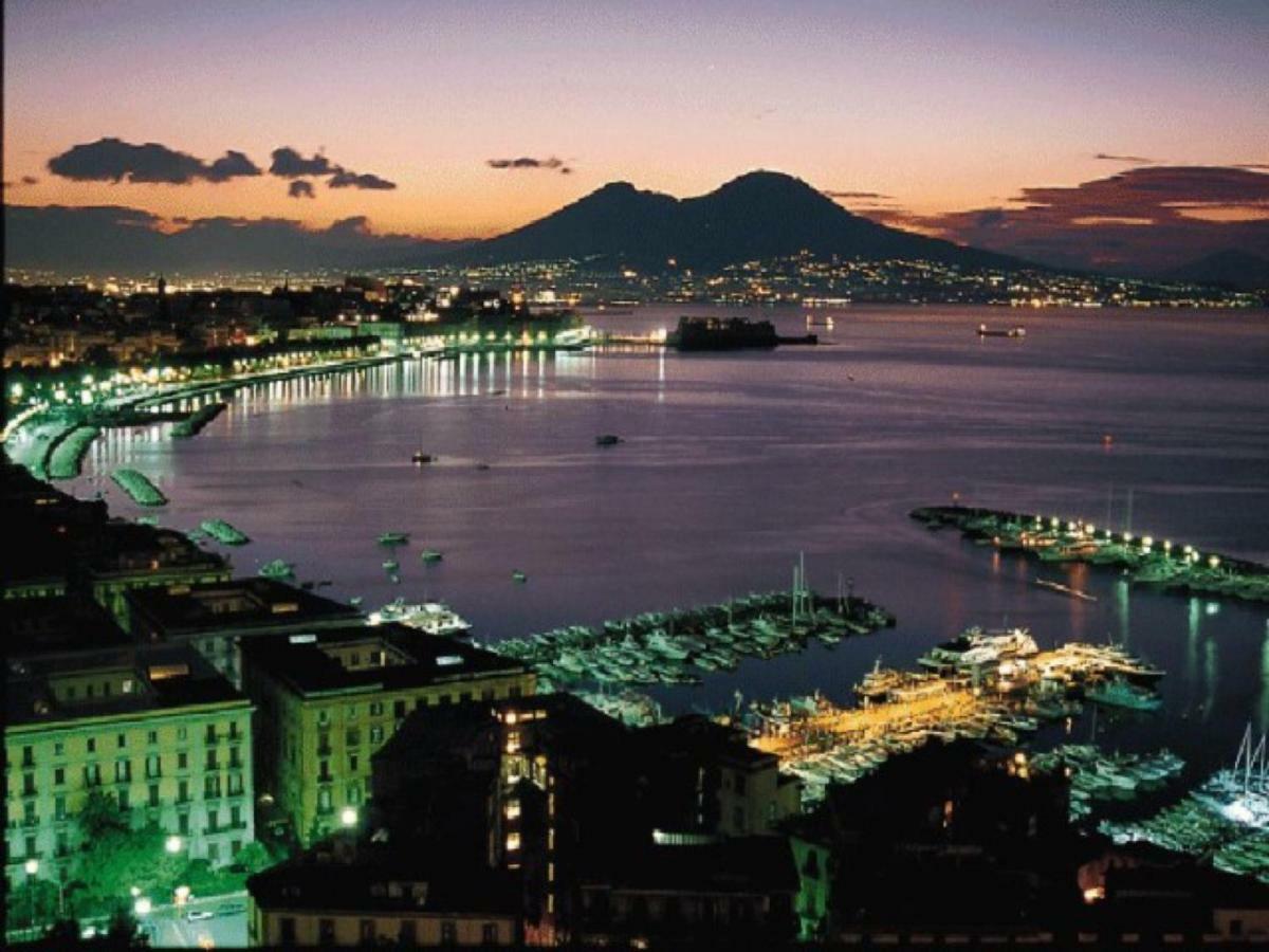 Donnare Casavacanza - Historic Center Of Naples Nápoles Exterior foto